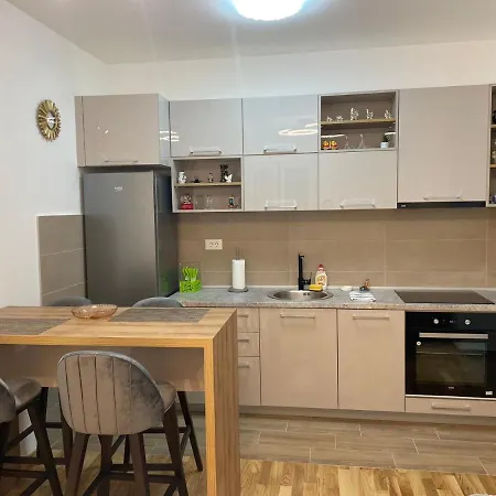Apartman 21 *